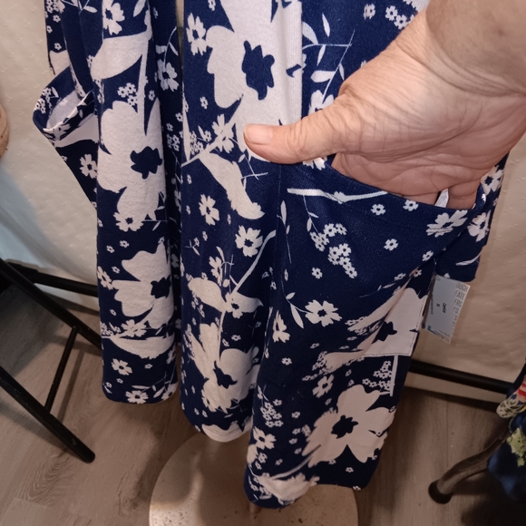 Woman's Cardigan  XL - Picture 3 of 8